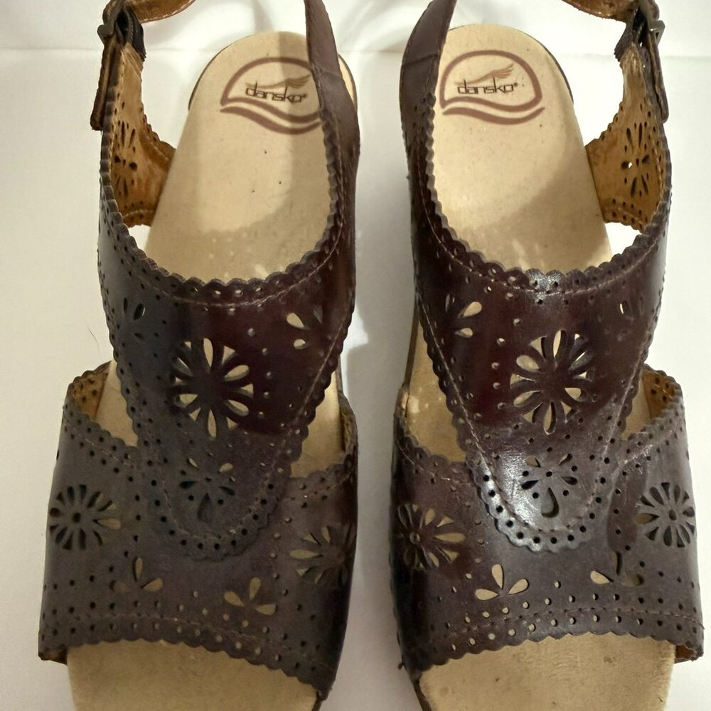 Dansko women's brown sandal with heel size 41 EU in excellent condition